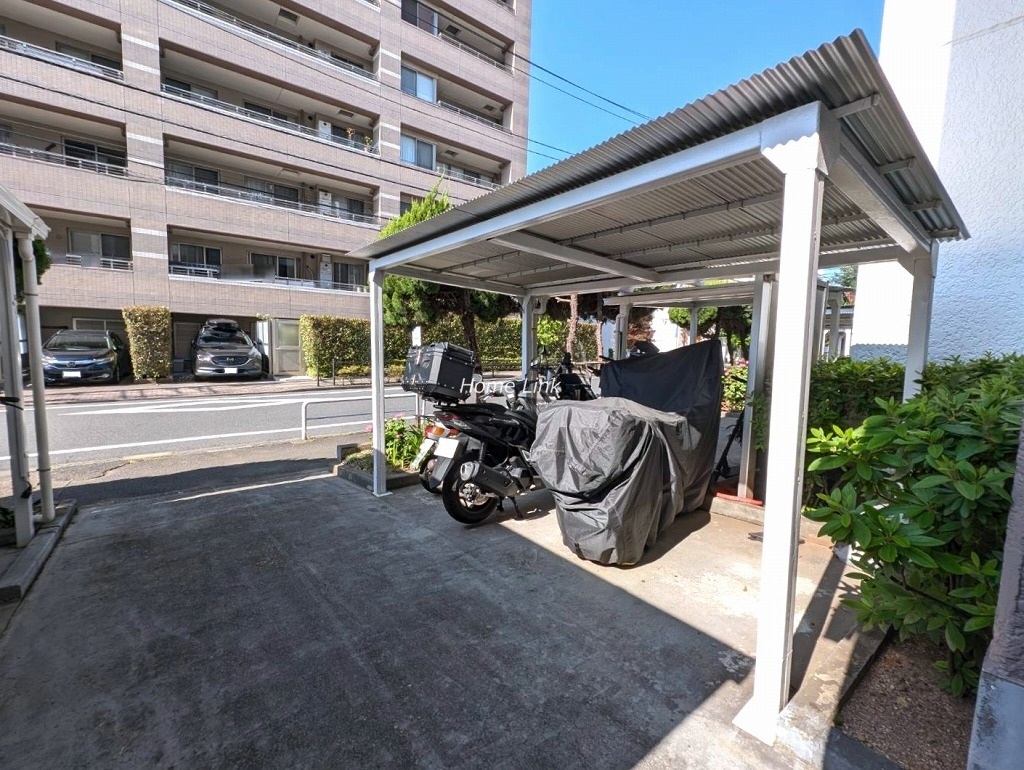 三田小茂根コーポ　バイク置き場